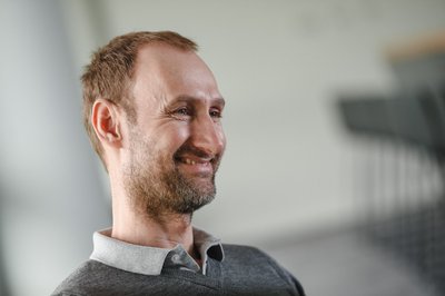 Nachwuchs-Chef Sauer freut sich über die Verpflichtung von Dante. (Archivbild)