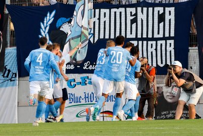 Die CFC-Spieler hatten nach acht Minuten Grund zum Jubeln, als Dejan Bozic zum zwischenzeitlichen 1:0 traf.