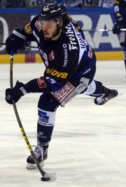 Teemu Rinkinen brachte die Dresdner mit zwei Toren in Bremerhaven auf die Siegerstraße.