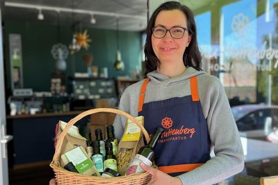 Die Hofmanufaktur vom Huttenberg in Langhennersdorf, im Bild Katja Braun, lädt für Pfingstmontag zum Mühlenfest ein.