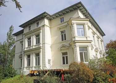Die denkmalgeschützte Villa in Werdau, in der jetzt ein Hospiz sitzt, war früher unter anderem als Kindergarten genutzt.