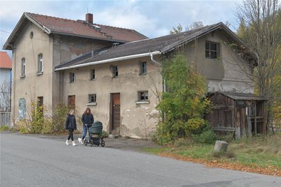 Die Gemeinde Mulda hat dass Bahnhofs-Neben-Gebäude gekauft.
