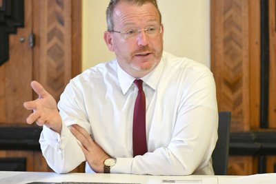 Sven Krüger, Oberbürgermeister von Freiberg, verband ein freundschaftliches Verhältnis mit Volkmar Schreiter.