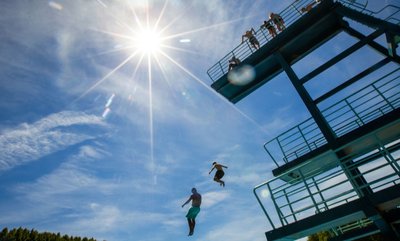 In Sachsen hat nun die Landesschwimmmeisterschule alle Lehrgänge abgesagt. Der Vorbereitungslehrgang für die Prüfung im Herbst fällt aus, die Meisterprüfung auch.