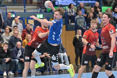 Paul Bones, hier im Spiel gegen Fürstenfeldbruck, und die Auer Handballer haben das brisante Sachsenderby gegen Plauen-Oberlosa vor der Brust. Ein echter Kracher vor der Weihnachtspause.