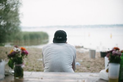 Angekommen im langersehnten Urlaub, doch die erwartete Freude stellt sich nicht ein? Dann regen sich rasch Schuldgefühle. 