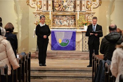 Superintendentin Hiltrud Anacker und Pfarrer Daniel Liebscher sprachen Fürbitten. 