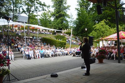 Zwar wurden sicherheitshalber die Segel gespannt, doch weder Sonne noch Regen sorgte für Probleme: Das Wetter erwies sich als perfekt. 