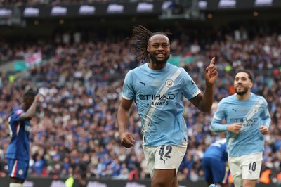 Antoine Semenyo von Manchester City jubelt nach seinem Führungstreffer.
