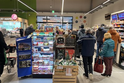 Der Simmel-Markt ist rund um den Bahnhof-Siegmar der größte Markt.