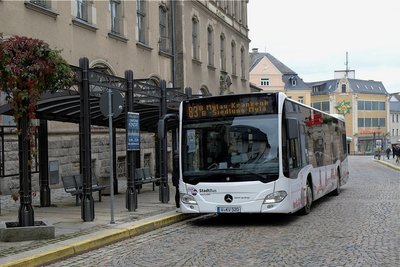 Die Bushaltestelle Postplatz wird künftig der zentrale Umsteigeknoten in der Innenstadt. Mit dem Fahrplanwechsel am 12. Dezember werden zugleich etliche Linien in und um Reichenbach verändert.