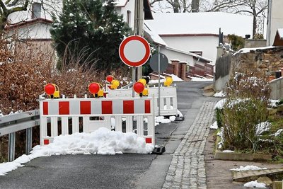 Der Winter ist gegangen. Die Sanierung der Bergstraße soll beginnen.