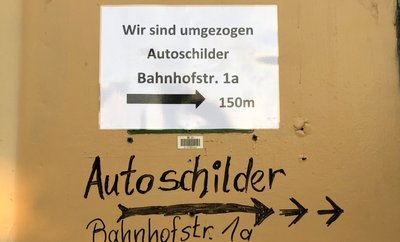 Welchen Sinn hatte dieser Zettel am alten Trafohaus? 