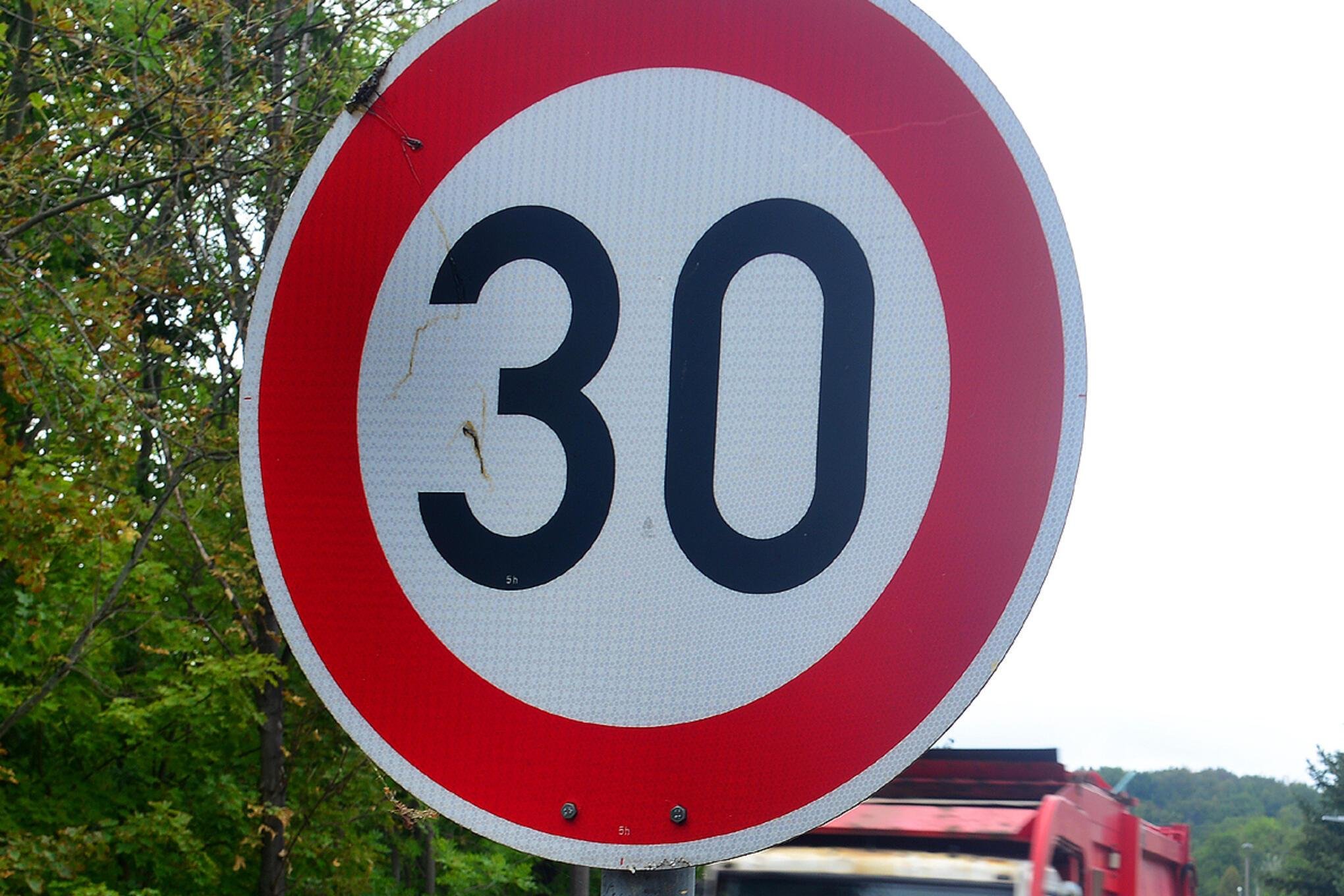 Tempo-30-in-Zug-Was-steckt-hinter-der-Entscheidung-