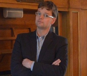  Lüder Laskowski, Pfarrer Großschirma: Die Thesen Martin Luthers verwiesen auf den wahren Grund unseres Seins. Genau damit hätten meine Thesen auch heute zu tun. Dort würde zum Beispiel stehen: Gaukelt den Menschen nicht vor, eure glitzernde Produktwelt würde sie wahrhaft glücklich machen. Betrügt nicht euch und eure Mitmenschen mit der Vorstellung, euer Konsum wäre harmlos und hätte keine Folgen für Umwelt und Mensch.