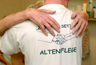 Für viele alte Menschen ist eine gute und verlässliche Betreuung besonders wichtig. 