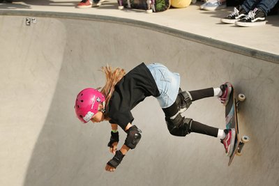 Lilly Stoephasius bei einem ihrer Läufe im Skatepark.