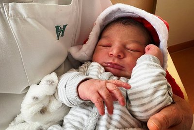 Der kleine Oskar Joel kam am Heiligabend als erstes von drei "Christkinder" im Vogtlandklinikum zur Welt. 