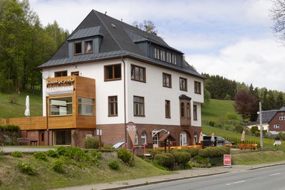 Das Gasthaus liegt direkt an der B 95. Die Sperrung im benachbarten Bärenstein bereitet Startschwierigkeiten.