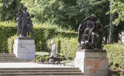 Immer wieder Ziel von Vandalismus: Die Schillingschen Figuren in den Schloßteichanlagen.
