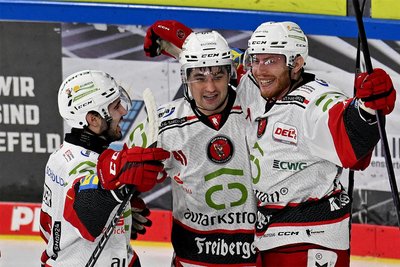 Sie haben in Krefeld gejubelt: Greg Kreutzer, Colin Smith und Vinny Saponari (von links).