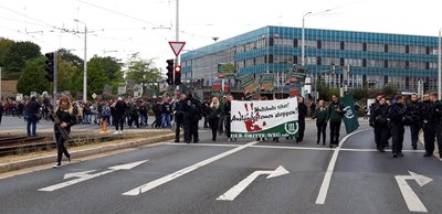 Der Dritte Weg positioniert sich vor dem Oberen Bahnhof.