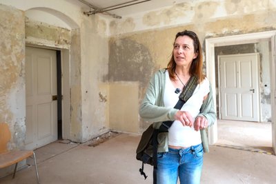 Diese Fachfrau hat beim zweiten Bauabschnitt fürs Weisbachsche Haus den Hut auf: Projektleiterin Jana Eichler.