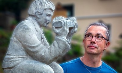 Wir haben es in der Hand, die Natur zu schützen: Rolf Büttner hat die Plastik für das Kurt-Laudeley-Denkmal in Erdmannsdorf gestaltet. 