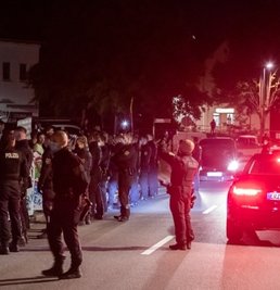 Musste von der Polizei abgesichert werden. Veranstaltung in Oelsnitz. 