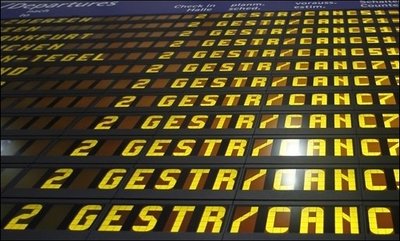 Um die wegen der Aschewolke aus Island gestrandeten Urlauber gleichwohl nach Hause zu holen, setzte der Reiseveranstalter TUI die Touristen kurzerhand in Busse.