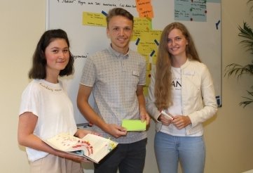 Michelle Kuhn (v. l.), Kevin Hengst und Kim Martin sind im Annaberger Rathaus beschäftigt. 
