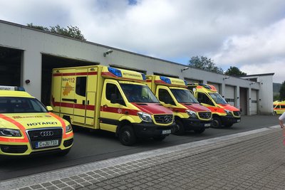Eine der Rettungswachen der Johanniter im Erzgebirge befindet sich in Bad Schlema.