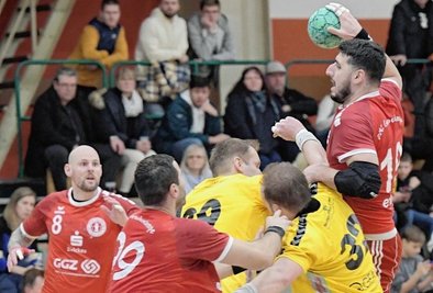 Angelche Organdziev (am Ball) und seine Zwickauer Teamkameraden fanden nur selten eine Lücke in der Gäste-Abwehr. 