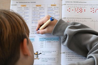 Für viele Kinder und Jugendliche ist Mathe eine Herausforderung (Symbolbild). Wie geht es leichter?