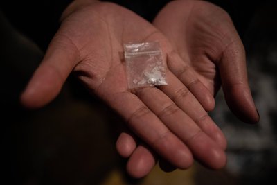 Gilt als Teufelsdroge: Methamphetamine, auch bekannt als Crystal Meth oder Ice, machen schnell süchtig. Vor allem in Ostdeutschland ist diese vergleichsweise günstige Droge weit verbreitet.