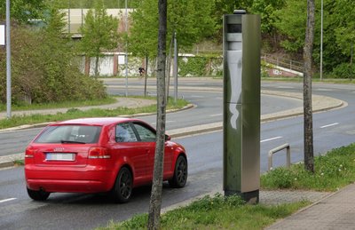 Dieser Blitzer an der Neefestraße wurde mit Farbe beschmiert.