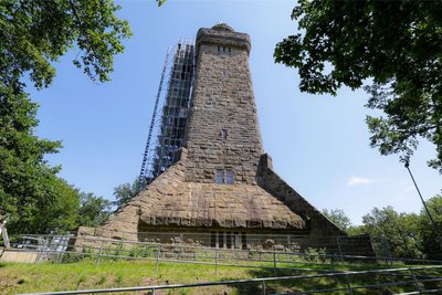 Die zweite Etappe der Sanierung am Bismarckturm läuft bislang unter keinem guten Stern.