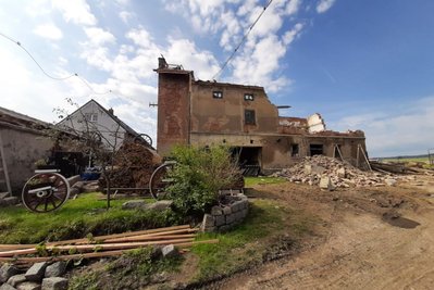 Der Anblick des tschechischen Dorfes Stebno, das von einem Unwetter heimgesucht wurde, war für die Helfer aus Mittelsachsen ein Schock. Viele Dächer und Fenster sind kaputt, ganze Räume nicht mehr bewohnbar.