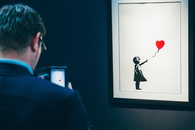 Das Mädchen mit dem roten Ballon ist weltberühmt. Das Motiv wird auch in Chemnitz zu sehen sein.