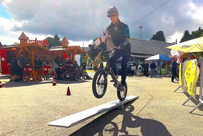 Showauftritte – hier Marco Thomä vom MSC Thalheim im September – gibt es auch bei der Neuauflage von „Bike-Genuss Erzgebirge“.
