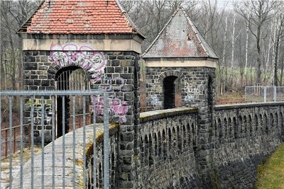 Um eine Sanierung der Talsperre Euba wird seit Jahren gerungen. Nun soll die Anlage zumindest gesichert werden. 