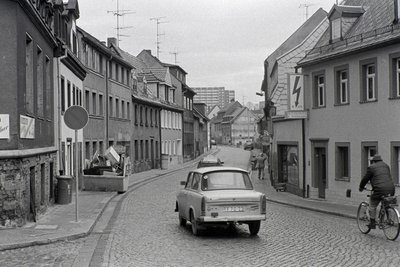 Straßenszene in Hohenstein-Ernstthal im Januar 1992.