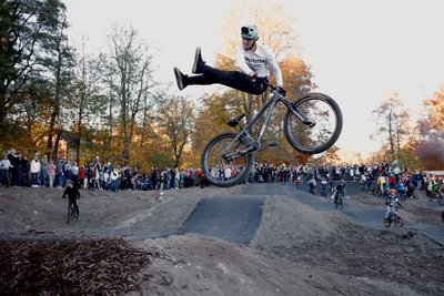 Der neue Pumptrack für Skater und Biker in Rodewisch wurde im vergangenen Herbst eingeweiht. Der Stadtrat soll bei seiner nächsten Sitzung ein Entwicklungskonzept für die Spielplätze der Stadt beschließen. 