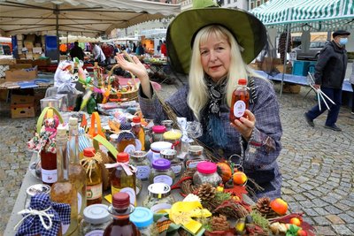 Ines Schlösser vom Verein „Halt“ lädt mit den Kräuterfrauen zum Sommerfest nach Meerane.