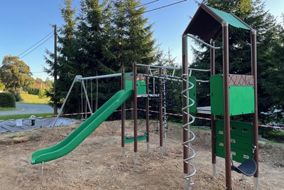 Nahe der Waldklause Tiefenbrunn entsteht ein neuer Spielplatz.