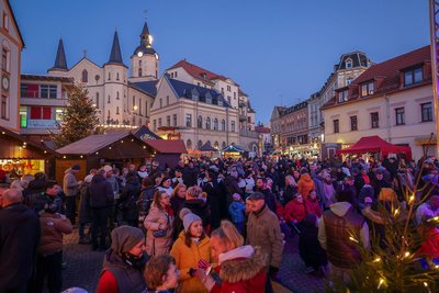 Der Teichplatz gilt in Meerane als Weihnachtsmarkt-Hotspot. Die Hütte, die bisher der Lions-Club bewirtschaftet hat, übernimmt das Parkhotel.