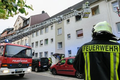 Die Einsatzkräfte der Feuerwehr lüfteten Haus und Wohnung und kontrollierten den Betroffenen Bereich.