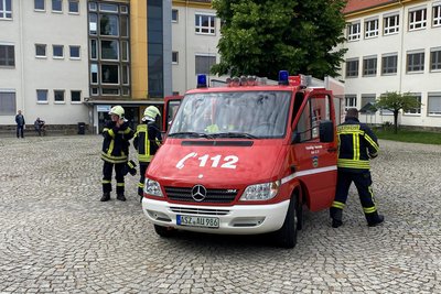 Wegen eines Feueralarms ist die Feuerwehr am Nachmittag an der Schule Aue-Zelle angerückt. Der Wahlbetrieb im Wahllokal 2 musste daraufhin kurzzeitig pausieren.