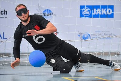 Oliver Hörauf vom Chemnitzer BC während des Trainings bei einer Abwehraktion.