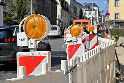 Die B175 ist in Rochlitz länger halbseitig gesperrt als ursprünglich geplant. 